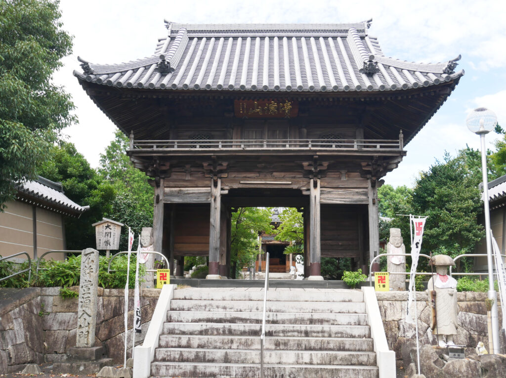 第１番　曹源寺（そうげんじ）山門